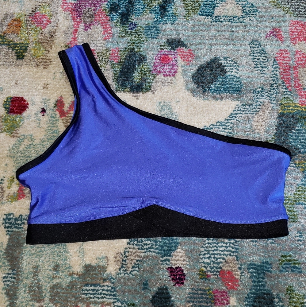 One shoulder sports bra